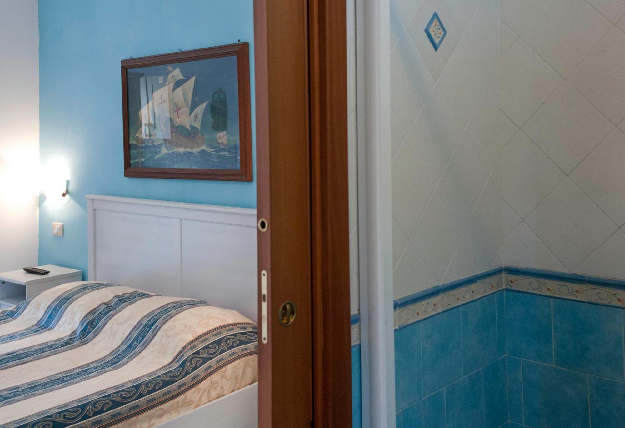 نابولي B&B La Nave الغرفة الصورة