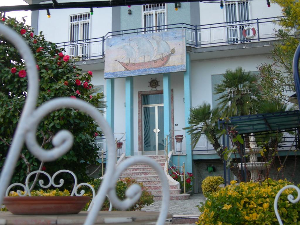 نابولي B&B La Nave المظهر الخارجي الصورة
