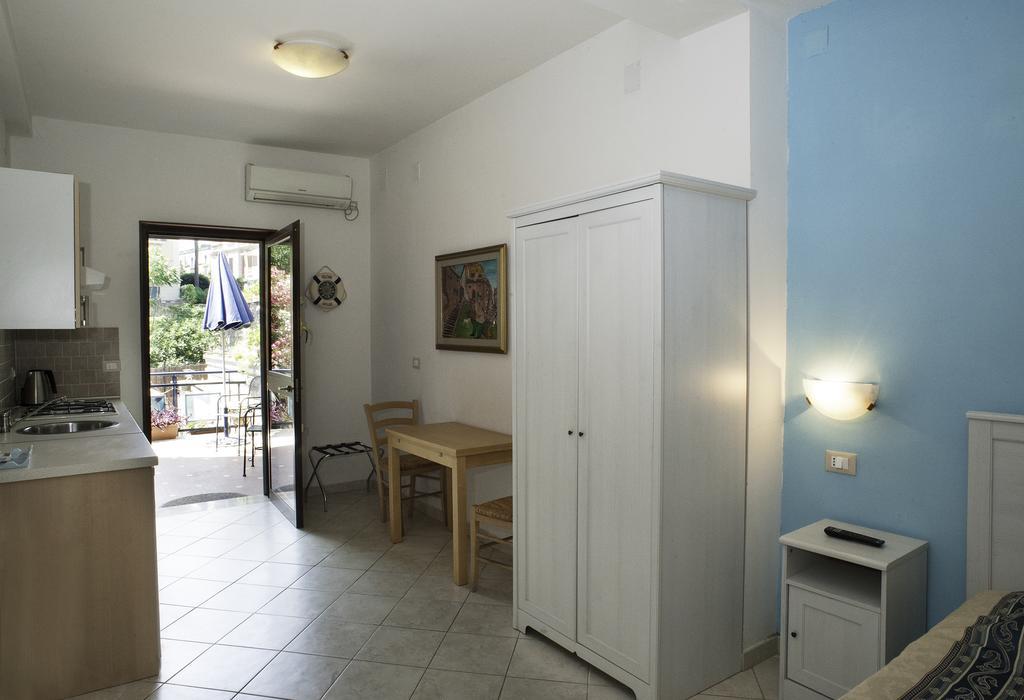 نابولي B&B La Nave الغرفة الصورة